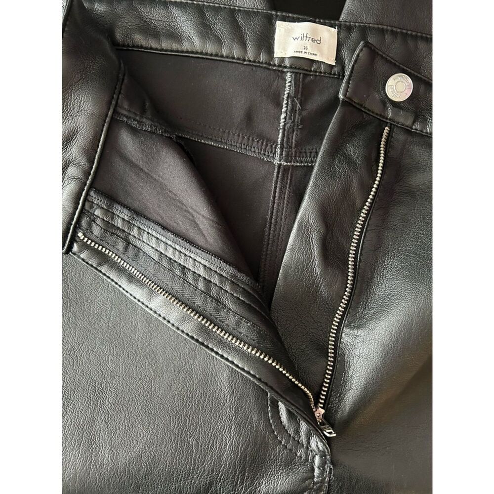 Wilfred Black and White Care Label Close-Up - Picture 11 of 12